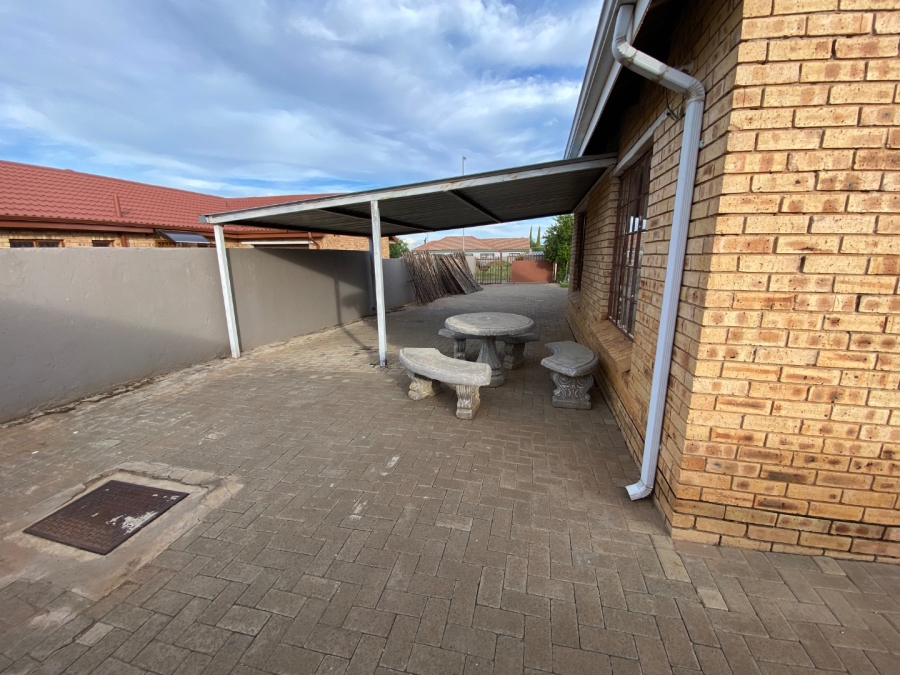 3 Bedroom Property for Sale in Vista Park Free State